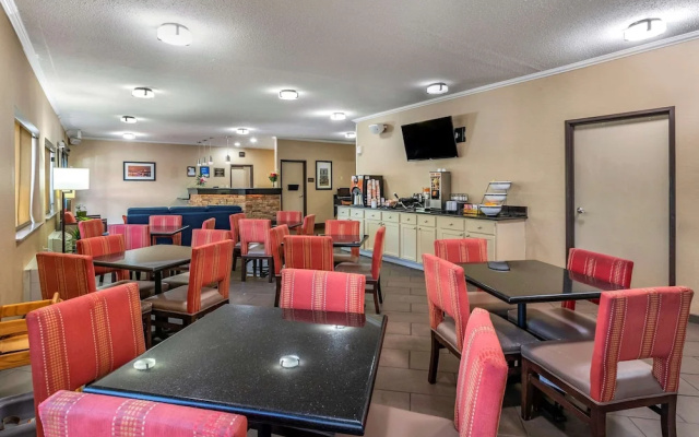 photo 2 of Comfort Inn Moline - Quad Cities