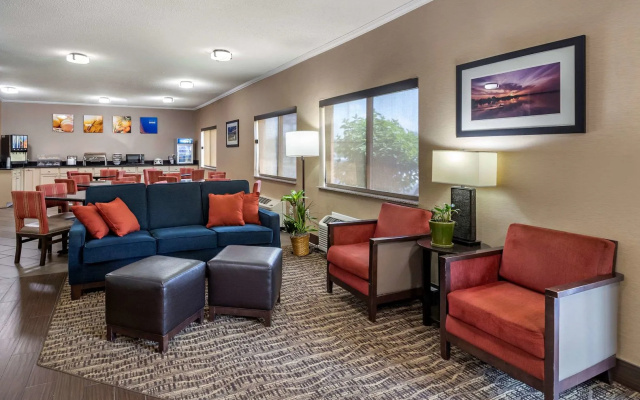 photo 2 of Comfort Inn Moline - Quad Cities