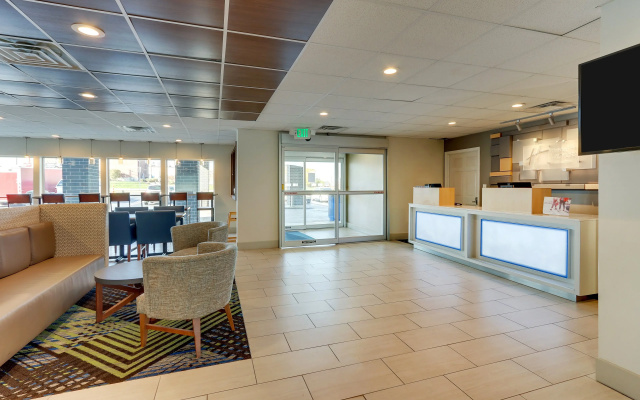 photo 2 of Holiday Inn Express Cincinnati North - Monroe by IHG