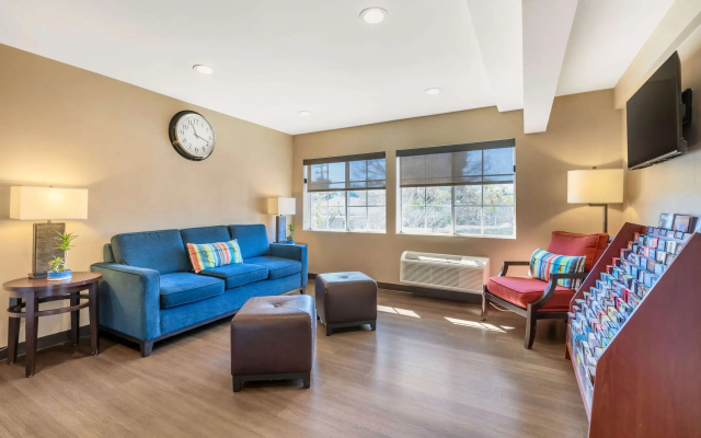photo 2 of Comfort Inn Monterey Park - Los Angeles