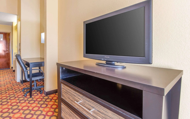 photo 3 of Quality Inn & Suites Montgomery East Carmichael Rd