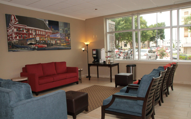 photo 2 of Comfort Inn Downtown Nashville - Music City Center