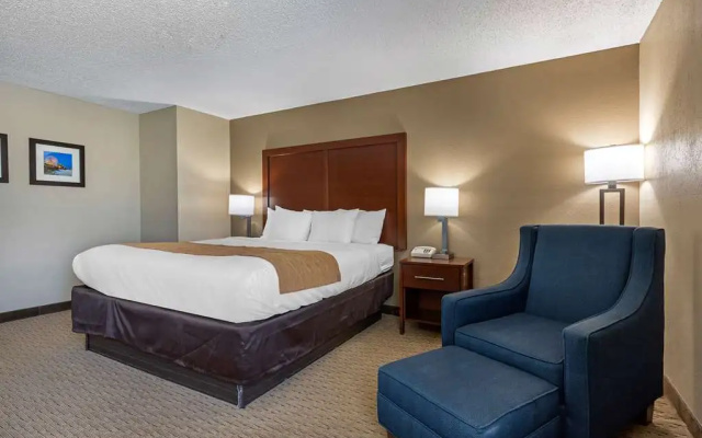 photo 2 of Comfort Inn Near Barefoot Landing