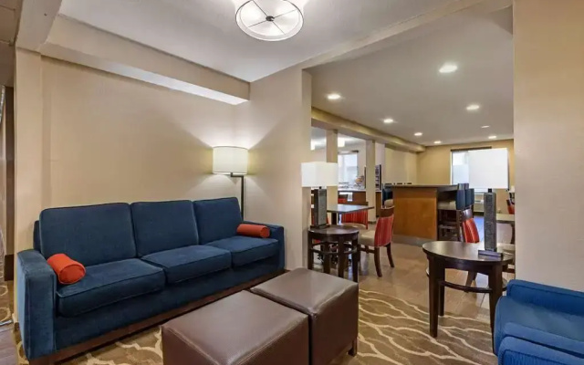 photo 3 of Comfort Inn Near Barefoot Landing