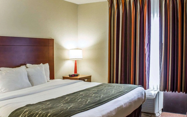 photo 4 of Comfort Inn Fayetteville near Fort Bragg