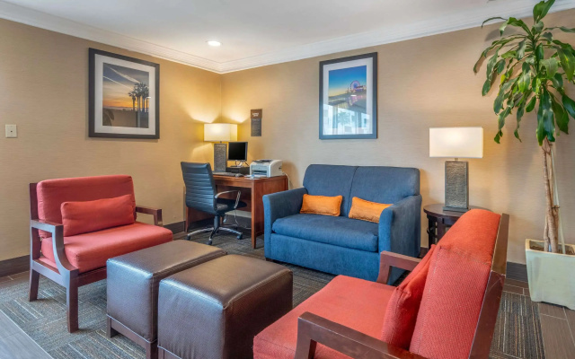 photo 2 of Comfort Inn Santa Monica - West Los Angeles
