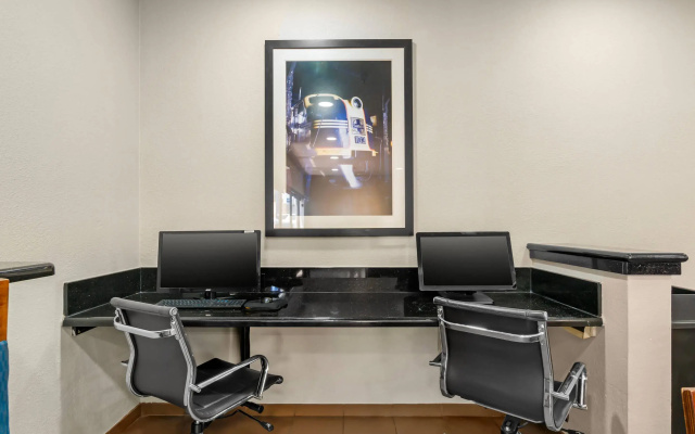 photo 3 of Comfort Inn & Suites Kansas City - Northeast