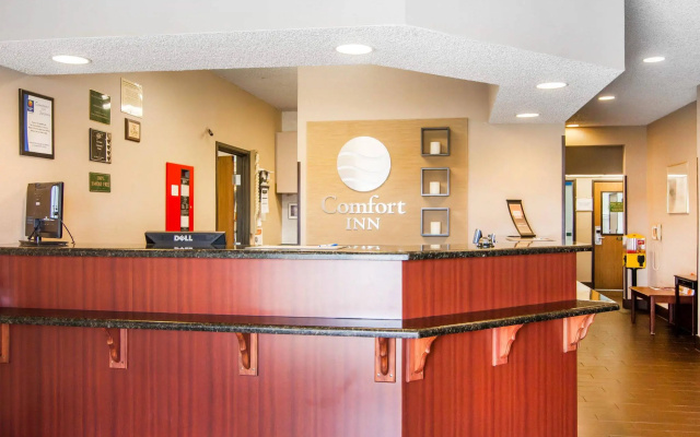 photo 2 of Comfort Inn Medford North