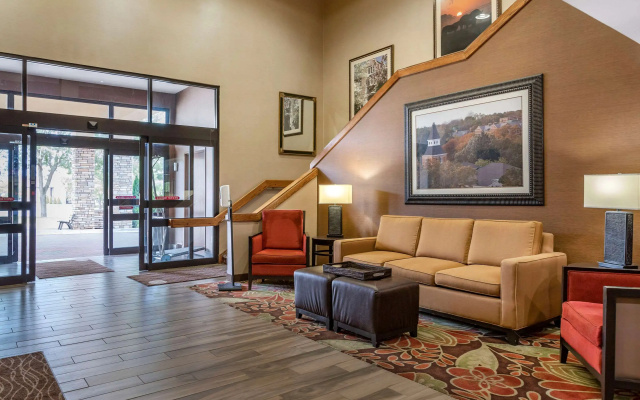 photo 3 of Comfort Inn Okemos - East Lansing