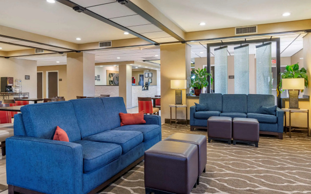 photo 2 of Comfort Inn Opelika - Auburn