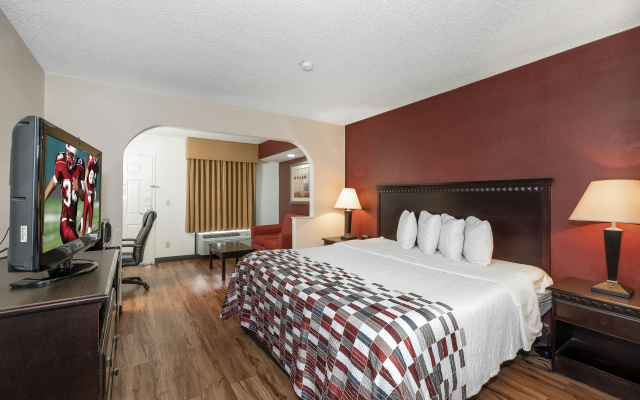 photo 3 of Red Roof Inn & Suites Oxford