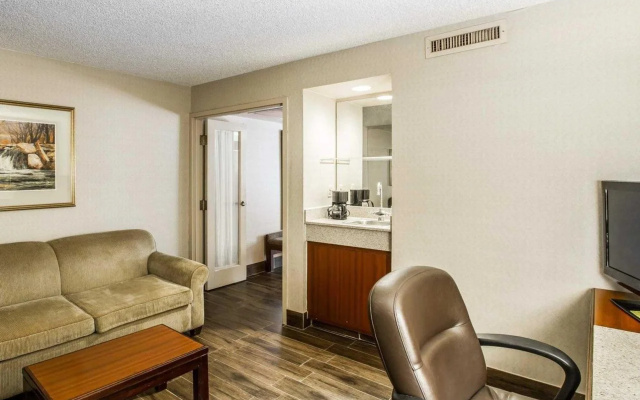 photo 3 of Comfort Inn Phoenix