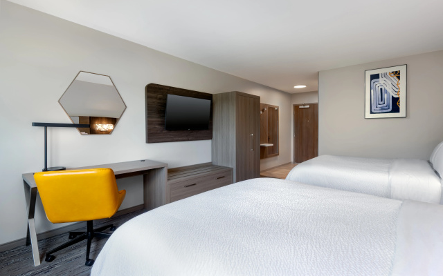 photo 3 of The Inn At Lenoxview Hotel