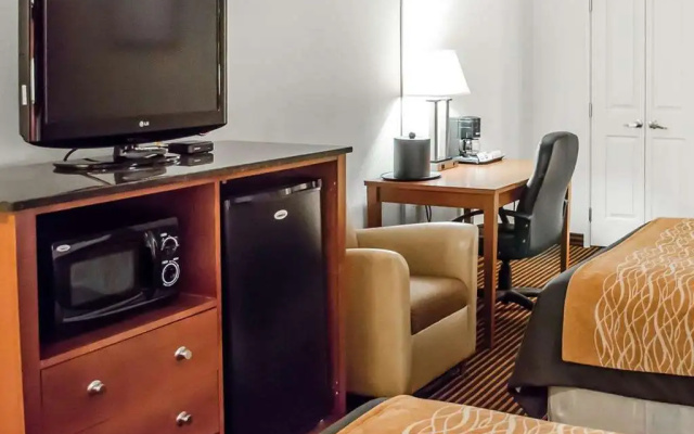 photo 3 of Comfort Inn Riverfront
