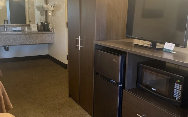 photo 3 of Comfort Inn Riverside near UCR and Downtown
