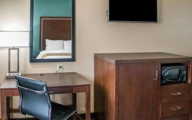 photo 3 of Comfort Inn San Marcos