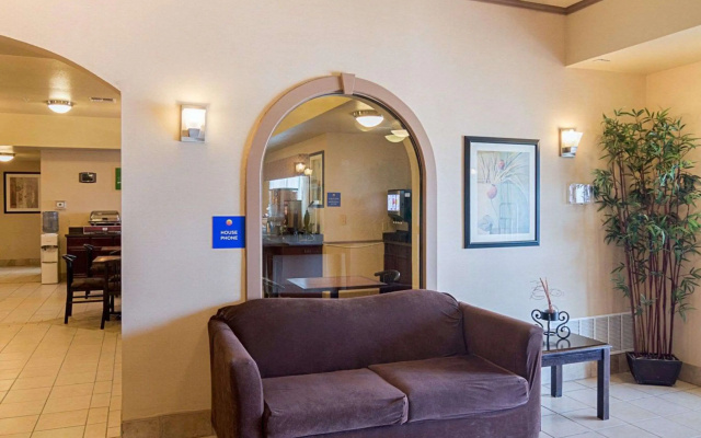 photo 2 of Comfort Inn I-20 Midland Stanton