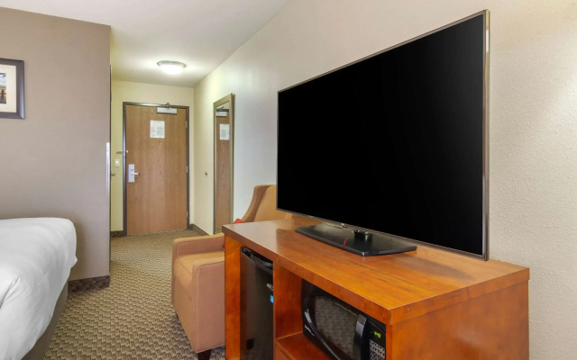 photo 3 of Comfort Inn & Suites Sterling
