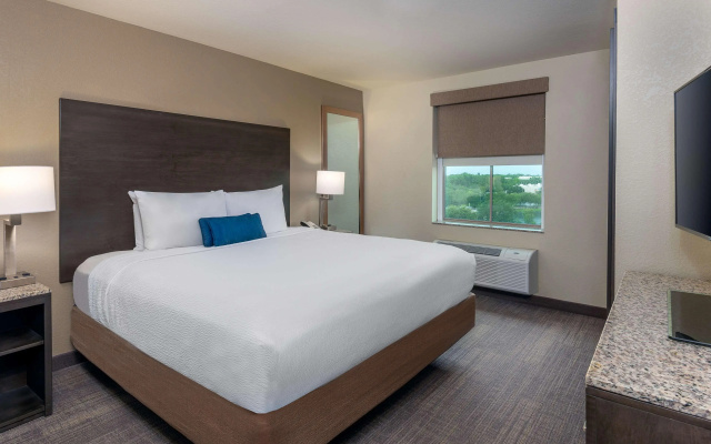 photo 3 of Coral Pointe Sarasota, an Ascend Collection Hotel