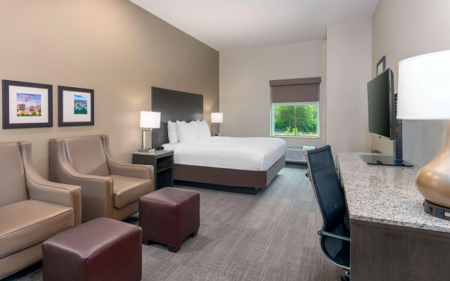 photo 5 of Coral Pointe Sarasota, an Ascend Collection Hotel