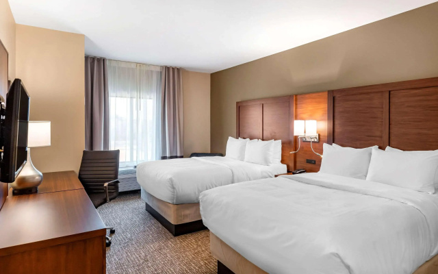 photo 3 of Comfort Inn & Suites Clarkston Pine Knob Area