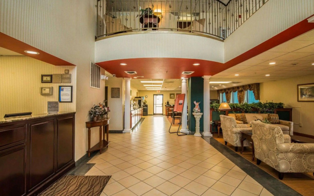 photo 2 of Comfort Inn & Suites