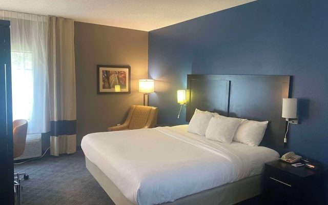 photo 3 of Comfort Inn & Suites Trussville I-59 Exit 141