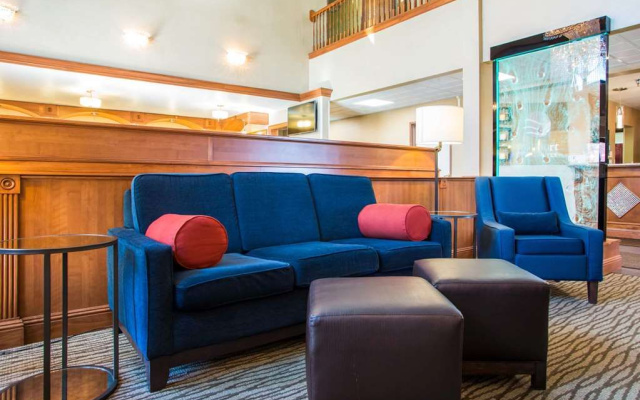 photo 2 of Comfort Inn & Suites