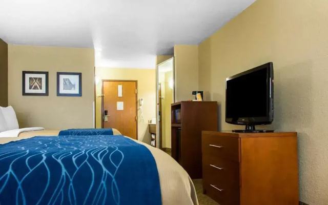 photo 5 of Comfort Inn & Suites
