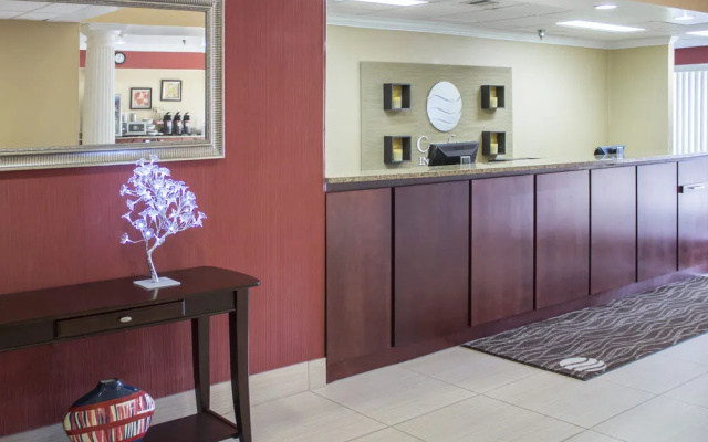 photo 2 of Comfort Inn & Suites