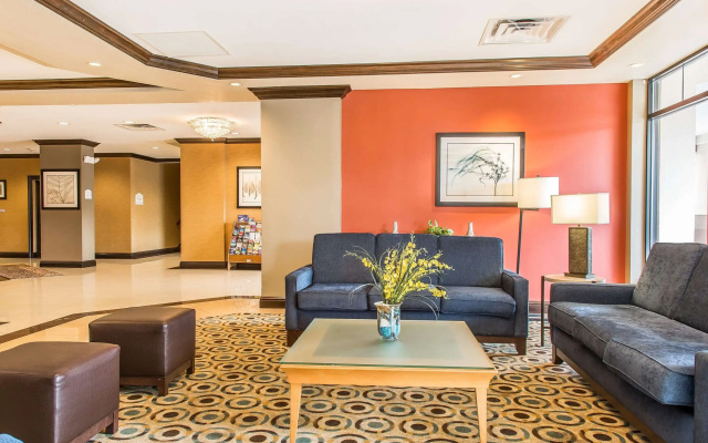 photo 2 of Comfort Inn & Suites Meriden East