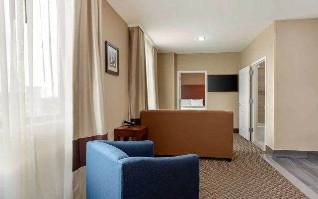 photo 4 of Comfort Inn & Suites near JFK Air Train