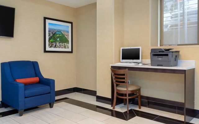 photo 5 of Comfort Inn & Suites near JFK Air Train