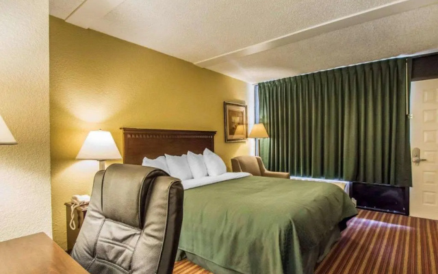 photo 3 of Quality Inn & Suites At Tropicana Field