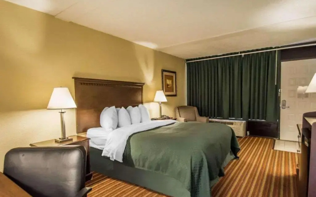 photo 4 of Quality Inn & Suites At Tropicana Field