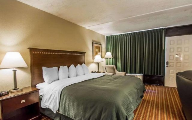photo 5 of Quality Inn & Suites At Tropicana Field