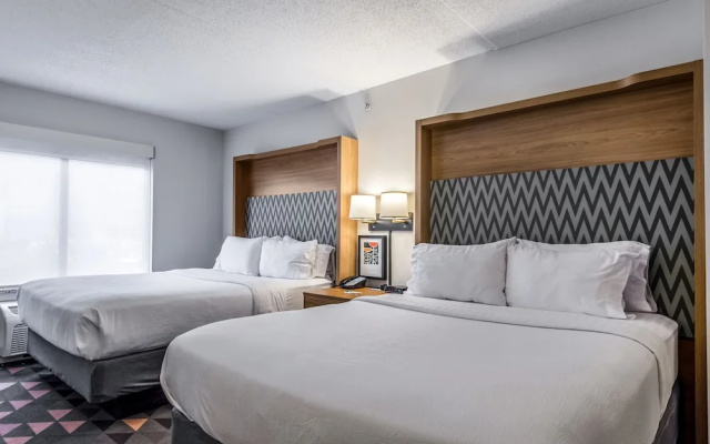 photo 3 of Holiday Inn Indianapolis Downtown
