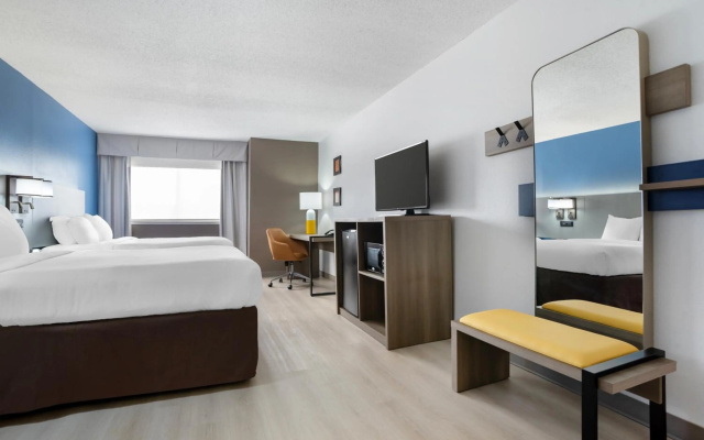 photo 2 of Comfort Inn & Suites Crystal Inn Sportsplex