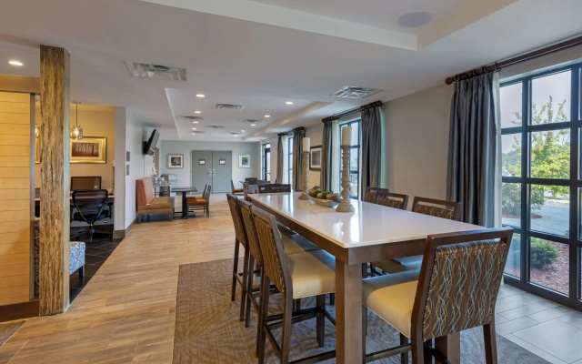 photo 3 of Comfort Inn & Suites East Ellijay
