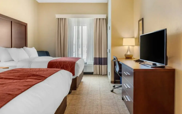 photo 2 of Comfort Inn & Suites