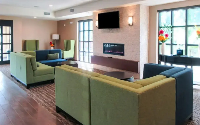 photo 5 of Comfort Inn & Suites