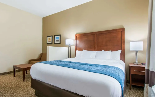 photo 2 of Comfort Inn & Suites Harrisburg-Hershey West
