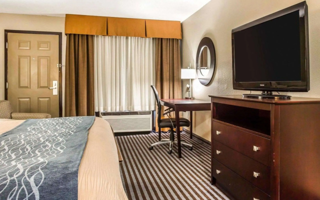 photo 4 of Comfort Inn & Suites Ballpark Area