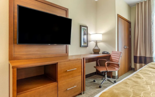 photo 2 of Comfort Inn & Suites Lakewood by JBLM