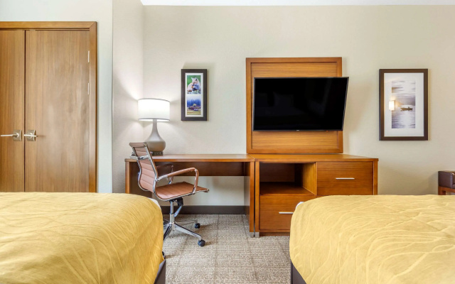 photo 3 of Comfort Inn & Suites Lakewood by JBLM