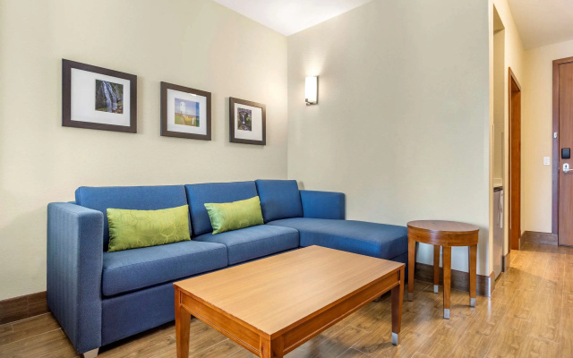 photo 5 of Comfort Inn & Suites Lakewood by JBLM
