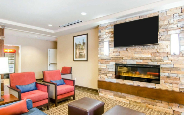 photo 2 of Comfort Inn & Suites Lynchburg Airport - University Area