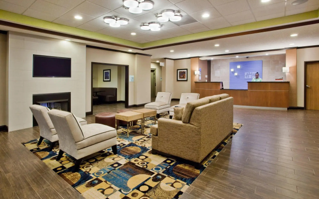 photo 2 of Comfort Inn & Suites Near Lake Lanier
