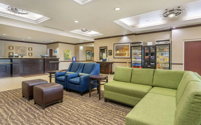 photo 2 of Comfort Inn & Suites Northeast - Gateway
