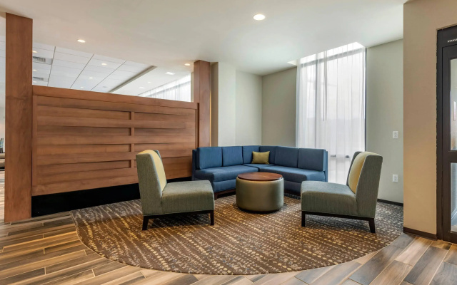 photo 4 of Comfort Inn & Suites Pittsburgh-Northshore